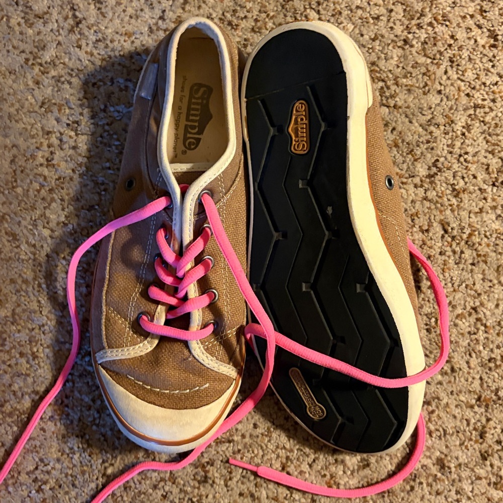 Simple Tan Canvas Shoes with Pink Laces size 7.5 - Picture 4 of 5